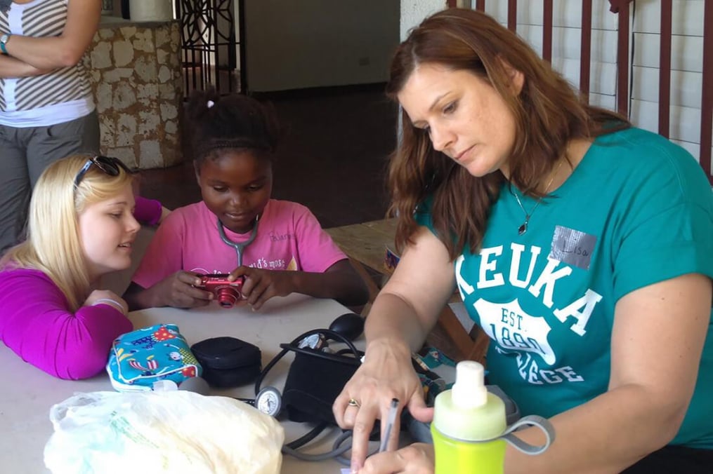 Keuka College RN to BSN Students work with people in the Dominican Republic.