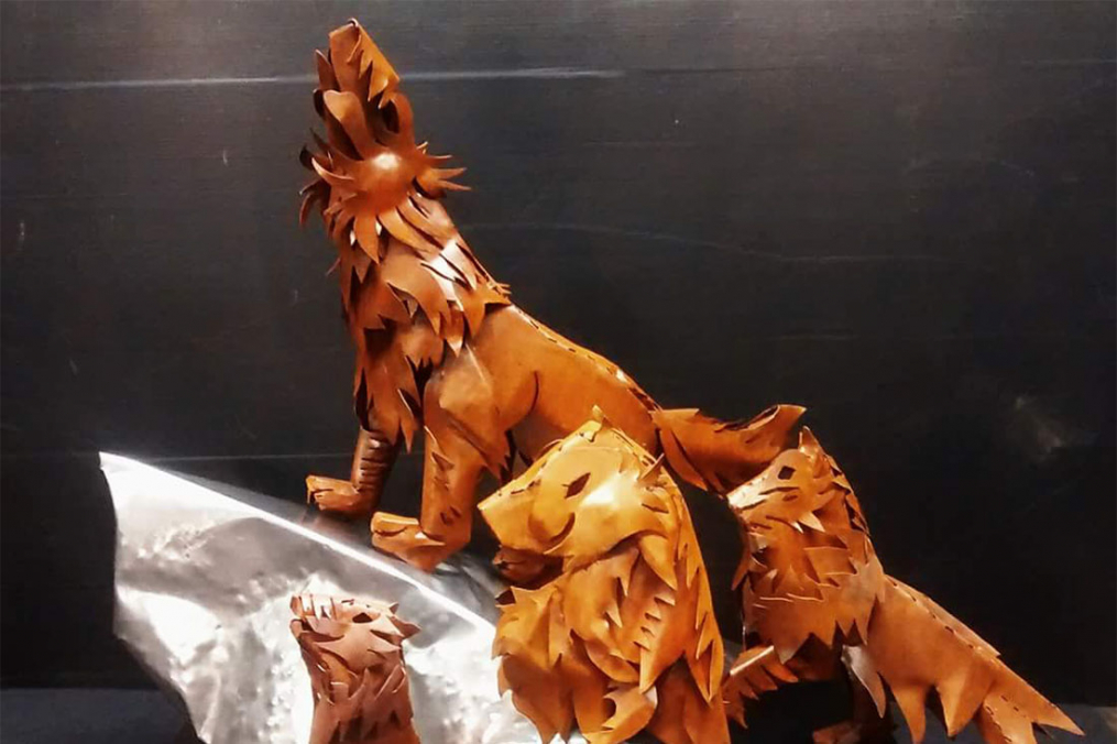 wolf sculpture