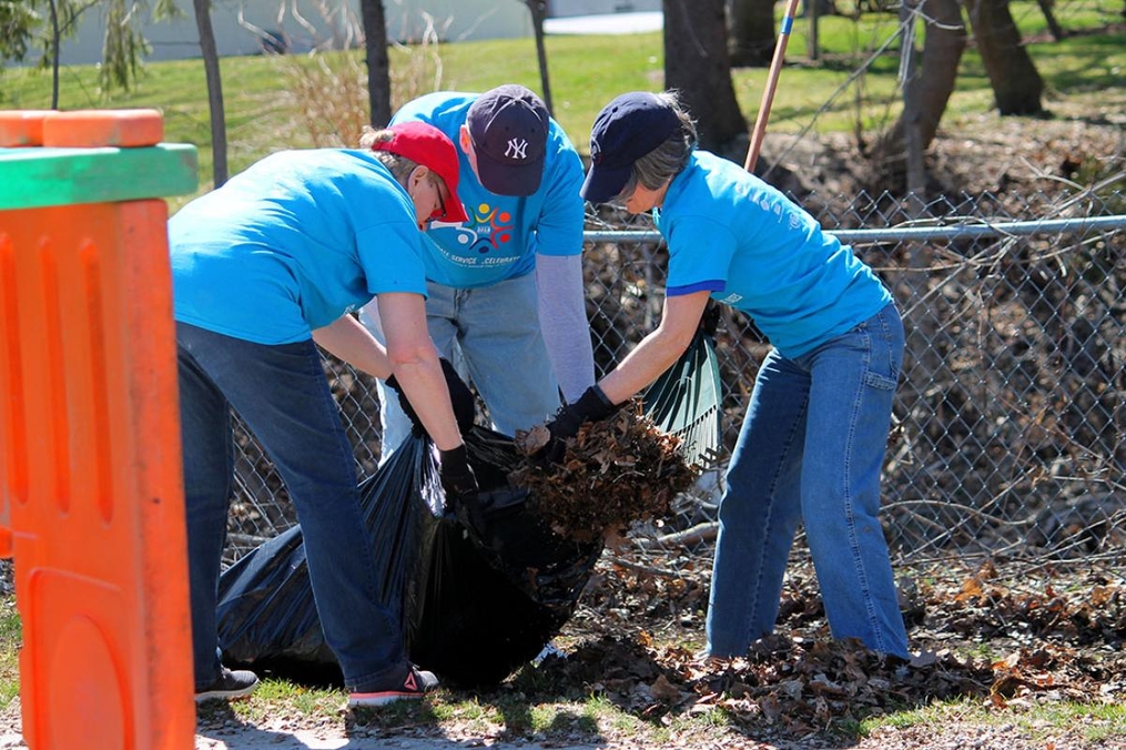 volunteers raking leaves